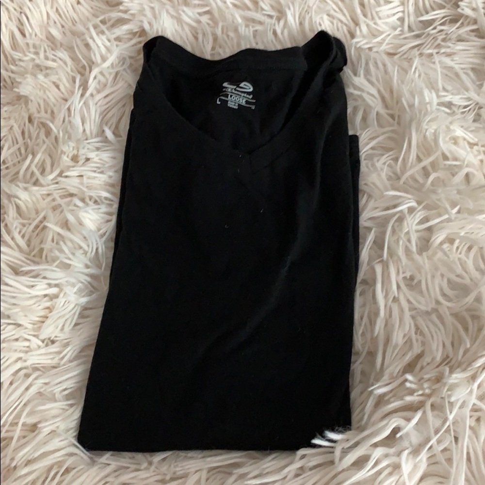 Black v-neck T-shirt loose fit